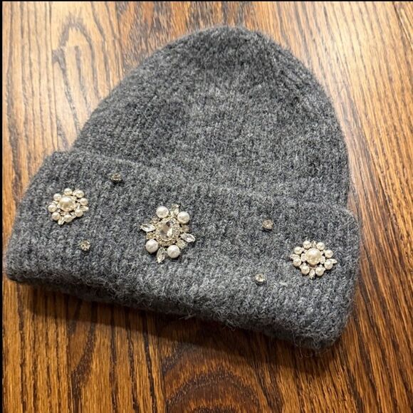New Urban Outfitters Pearl & Rhinestone Deco Cuff Beanie one size
